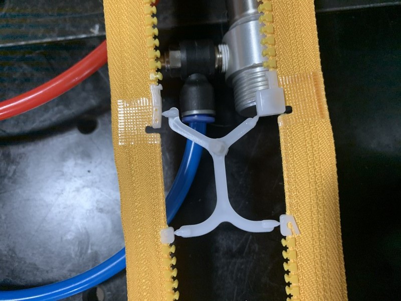 Custom plastic injection molding equipment bulk buy for zipper setting-3