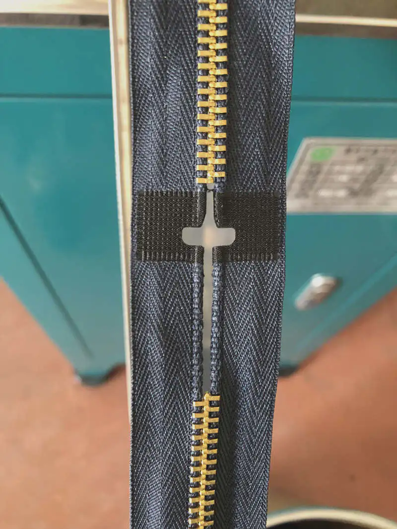 Full-auto metal zipper film sealing and ultrasonic hole punching machine (2 in 1)