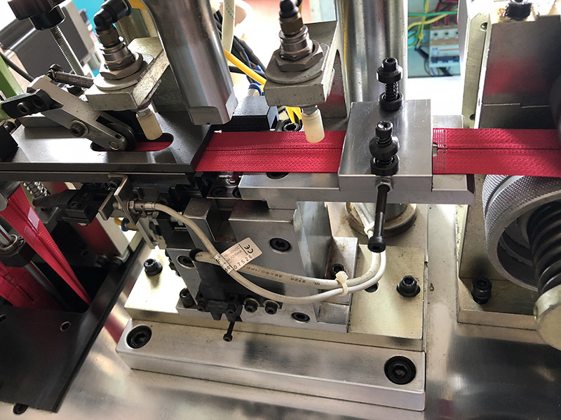 Custom open end zipper insertion pin machine manufacturers for zipper production
